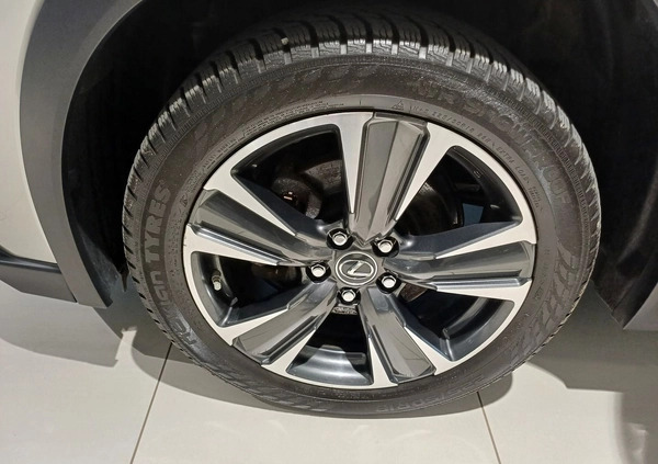 Lexus UX cena 145000 przebieg: 73343, rok produkcji 2020 z Chodzież małe 254